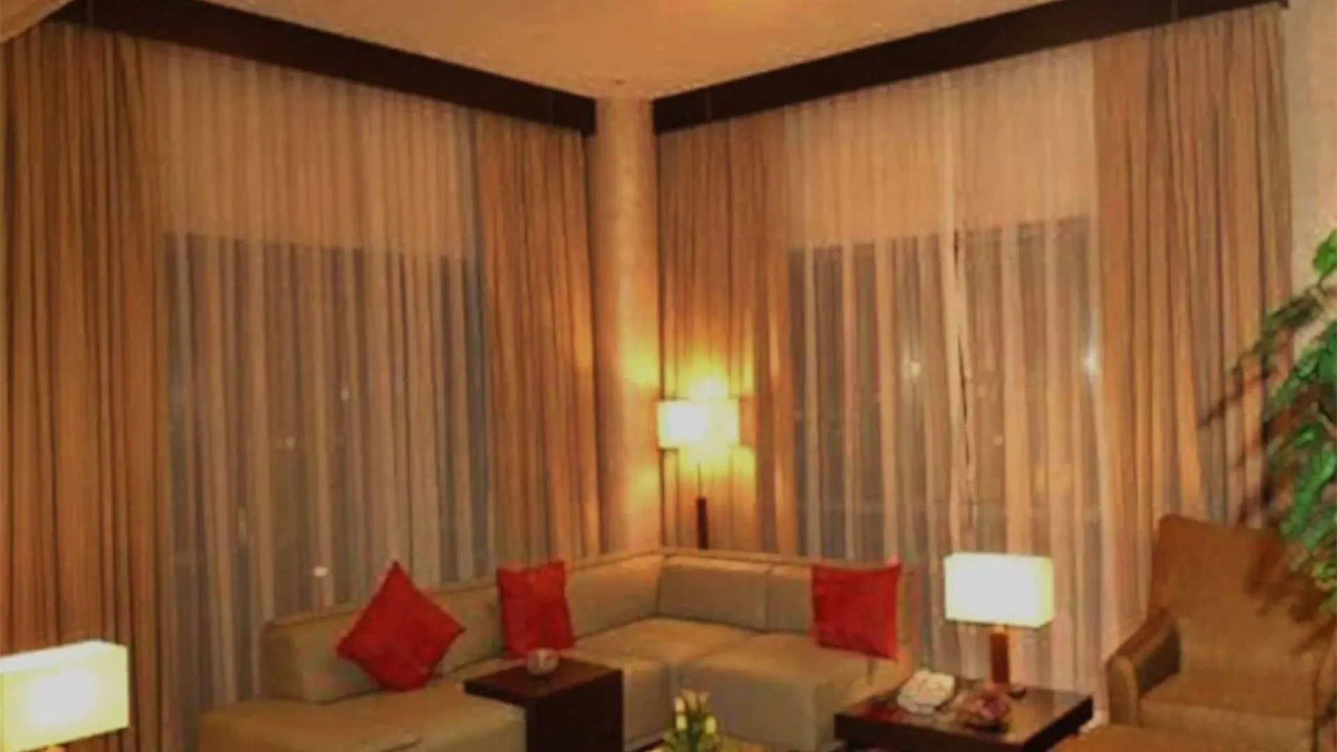 **** Apartmanhotel Tulip Creek Hotel Apartments Dubaj Egyesült Arab Emírségek