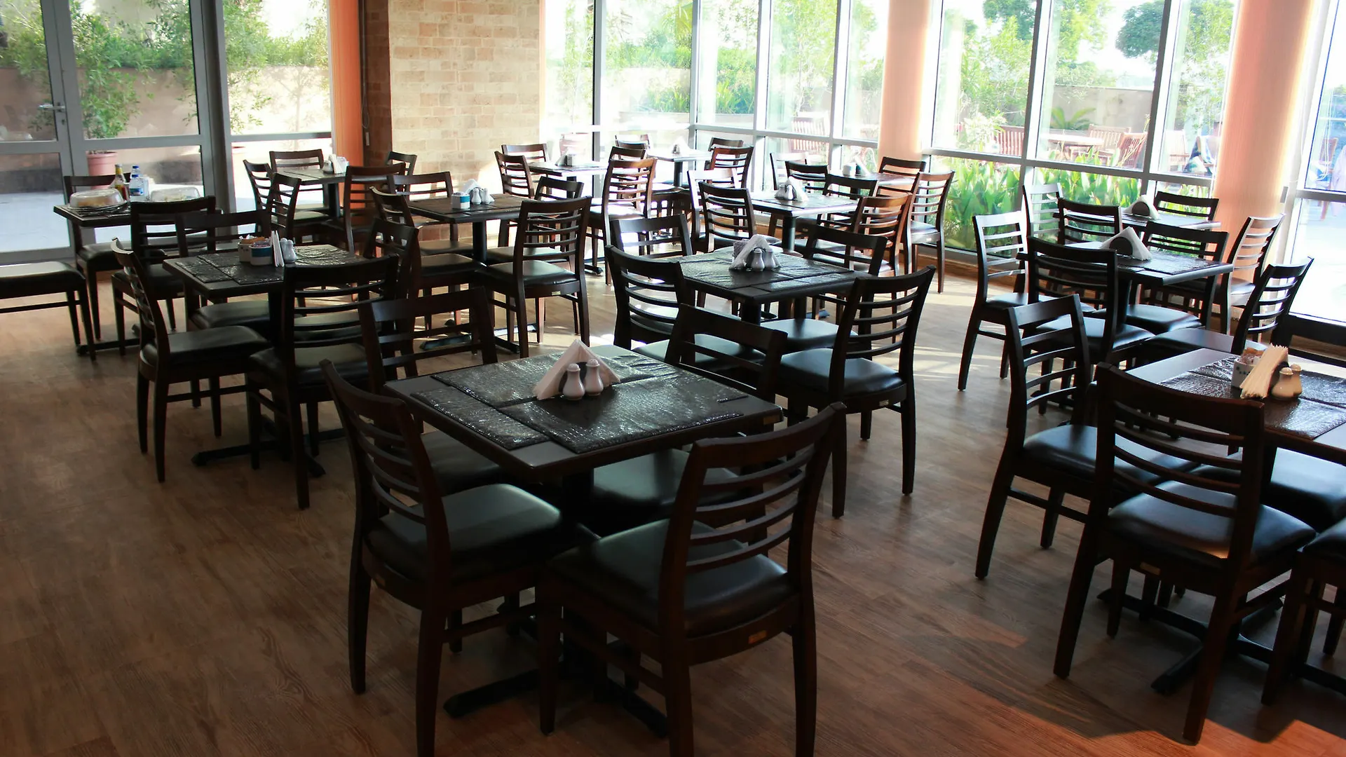 Tulip Creek Hotel Apartments Dubaj Apartmanhotel