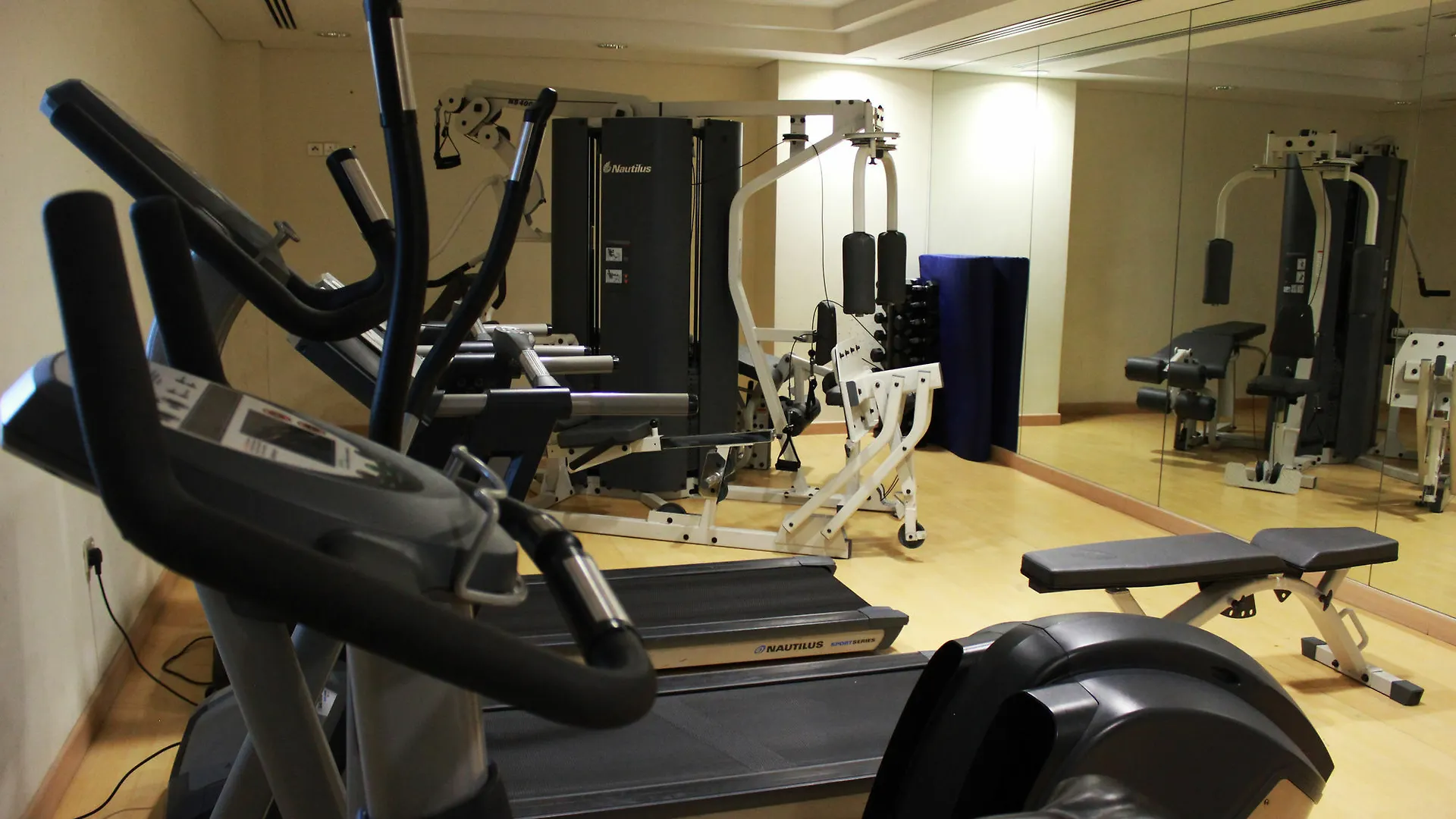 **** Apartmanhotel Tulip Creek Hotel Apartments Dubaj Egyesült Arab Emírségek