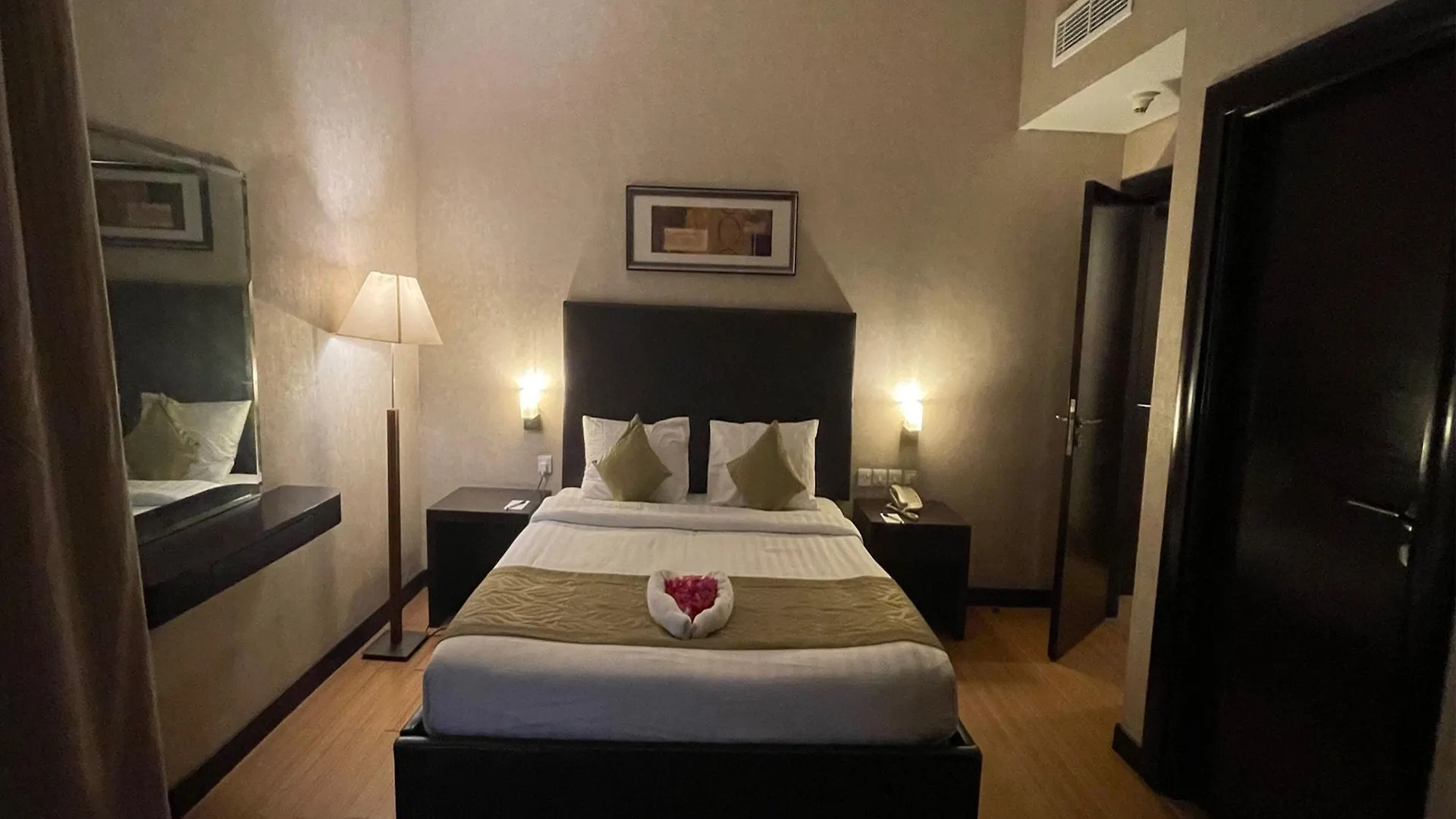 Aparthotel Tulip Creek Hotel Apartments Dubaj