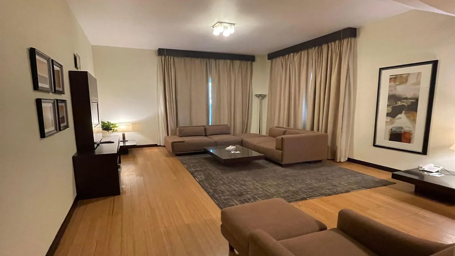 Tulip Creek Hotel Apartments Dubaj